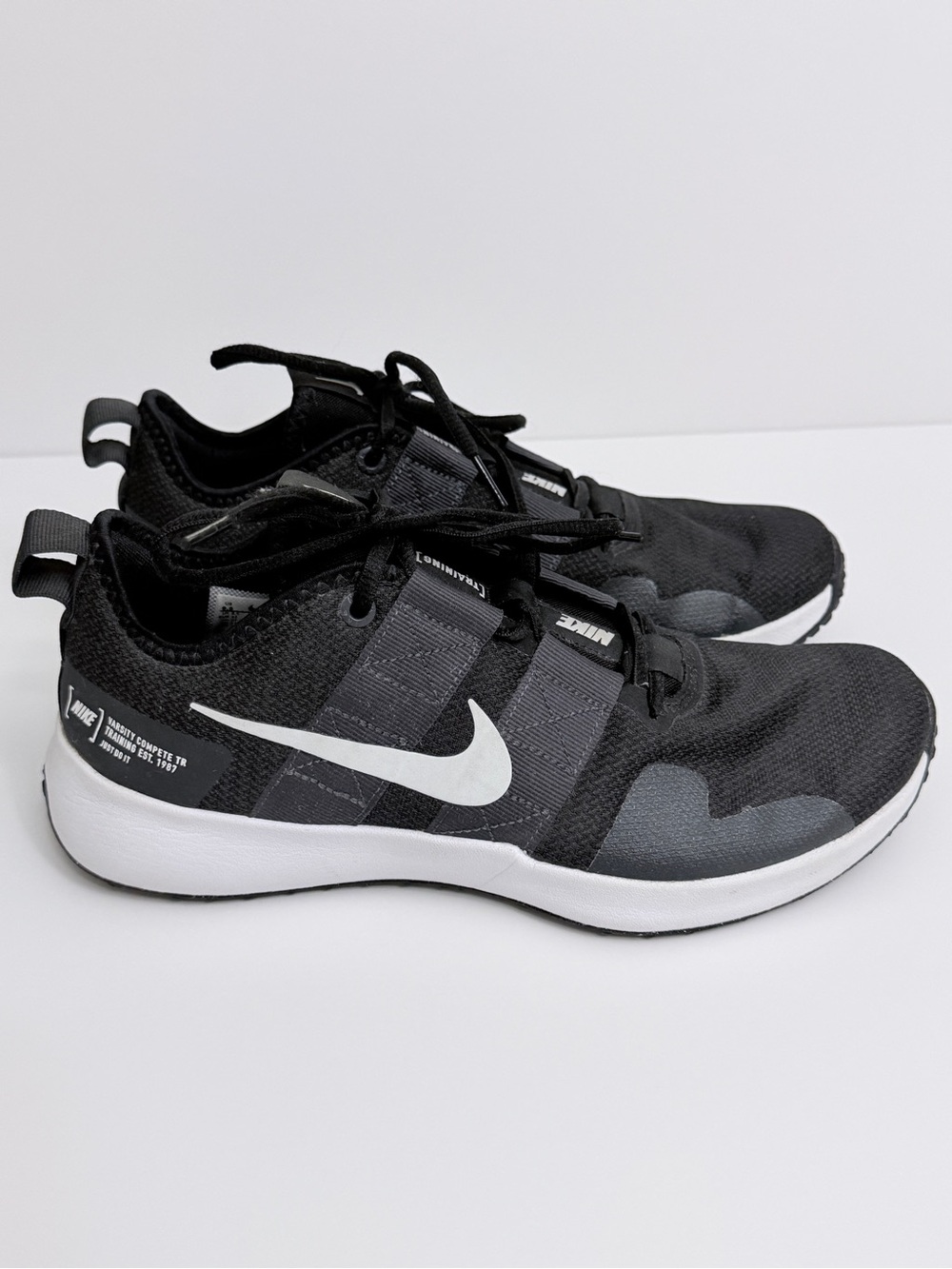 Nike Varsity Compete TR Black White Training Shoes Sneakers Sz 9.5